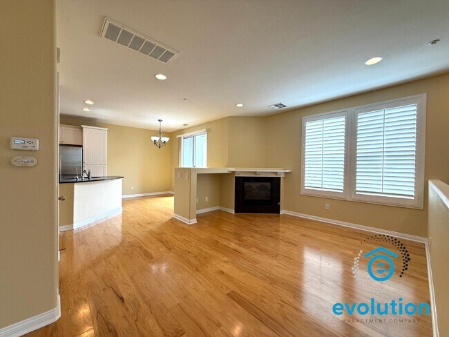 Foto del edificio - 810 Harbor Cliff Way