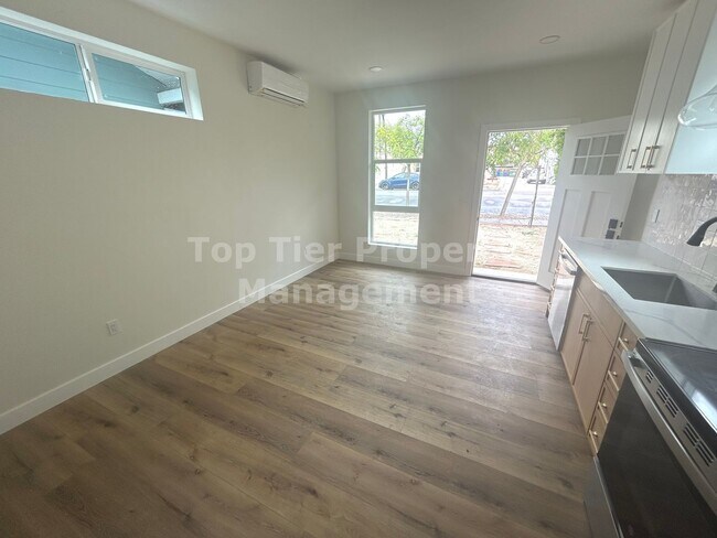 Foto del edificio - **BRAND NEW - 1 bed, 1 bath Unit in the Heart of South Park - Available NOW***