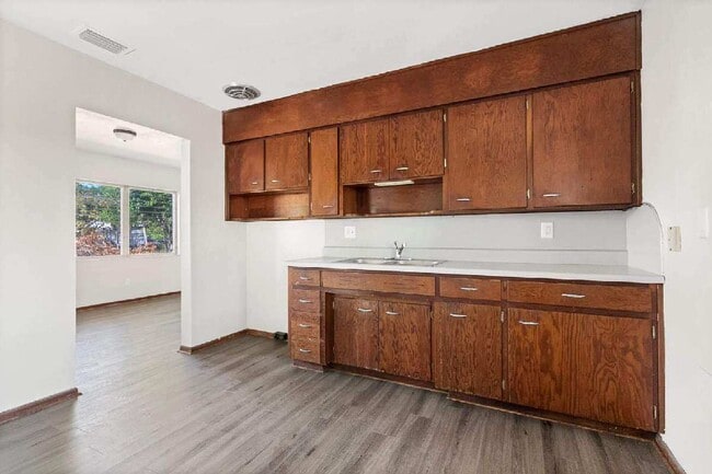 Building Photo - Two Bedroom One Bath