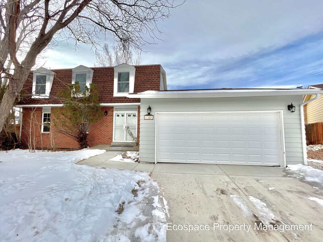 Primary Photo - Four Bedroom House in the Smoky Hill neigh...
