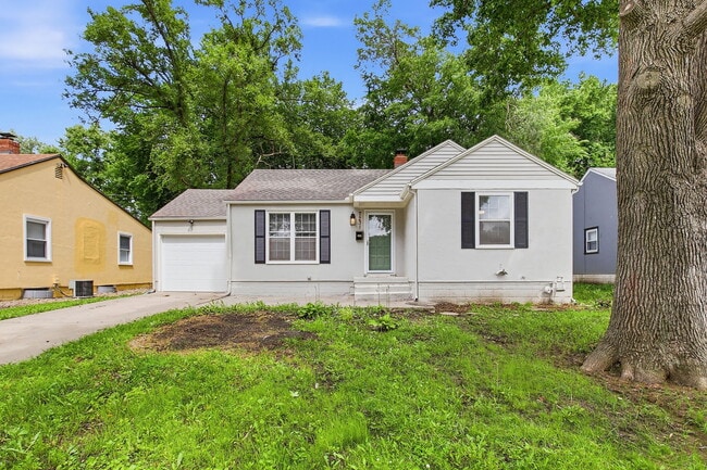 Front - 7231 Forest Ave