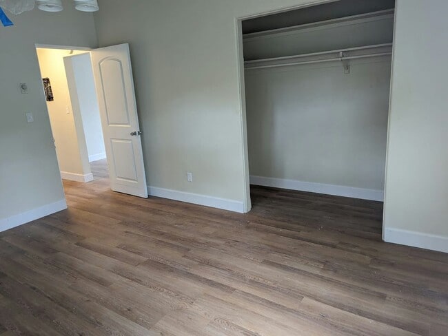 Building Photo - 1123 S Lee Ave