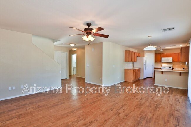 Building Photo - 546 S 167th Ln