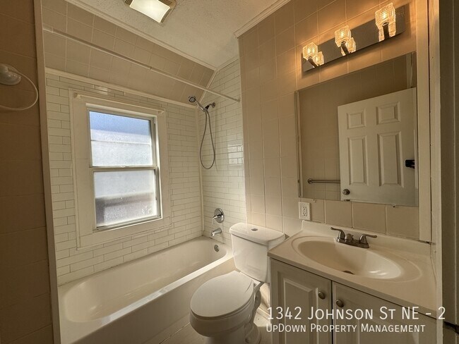 Foto del edificio - 1342 Johnson St NE