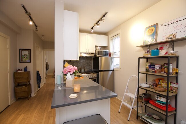 Foto del edificio - 511 W Belmont Ave