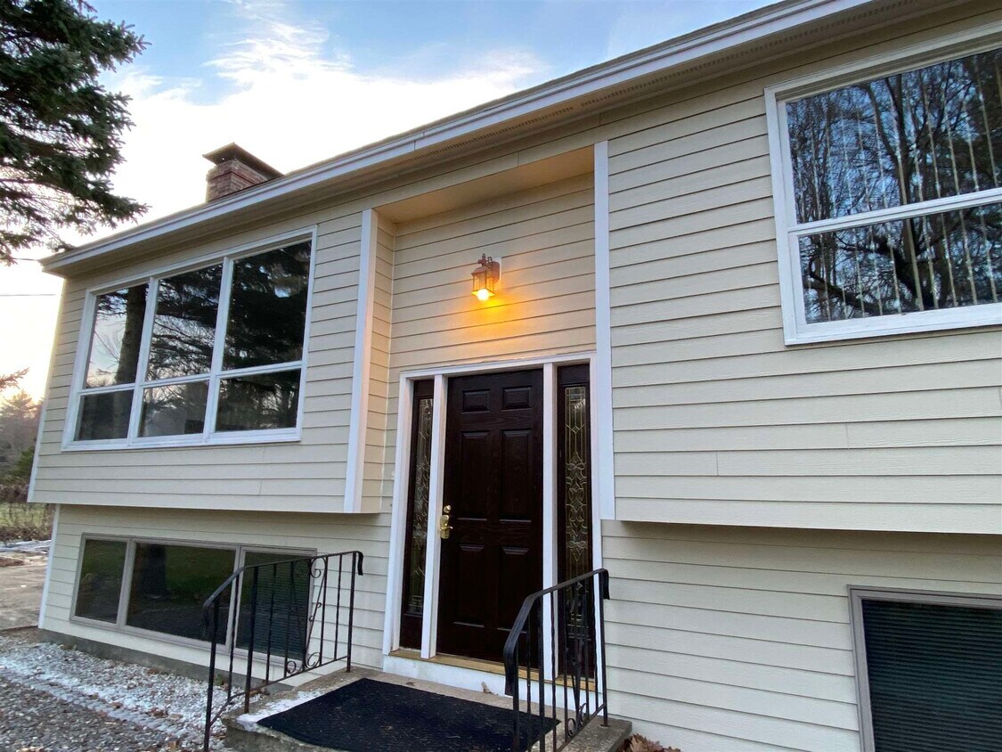 149 Union Rd, Stratham, NH 03885 House Rental in Stratham, NH