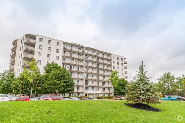 Building Photo - White Oaks Gate