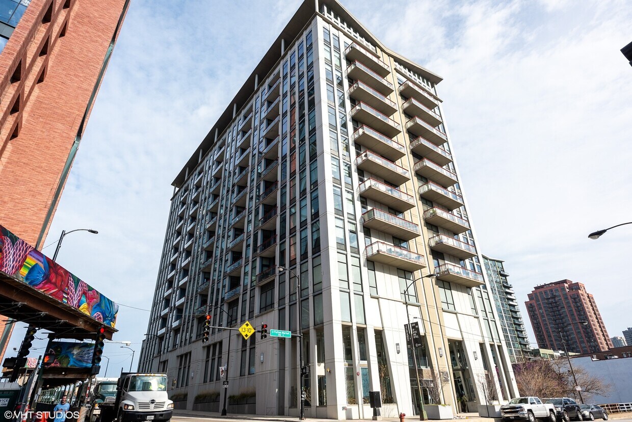 Primary Photo - 740 W Fulton St