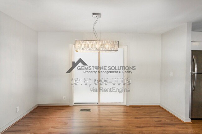 Foto del edificio - 613 Hillsboro Rd