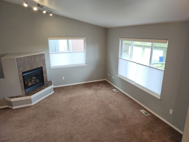 Foto del edificio - 4 Bed 2 Bath 10 minutes from JBER