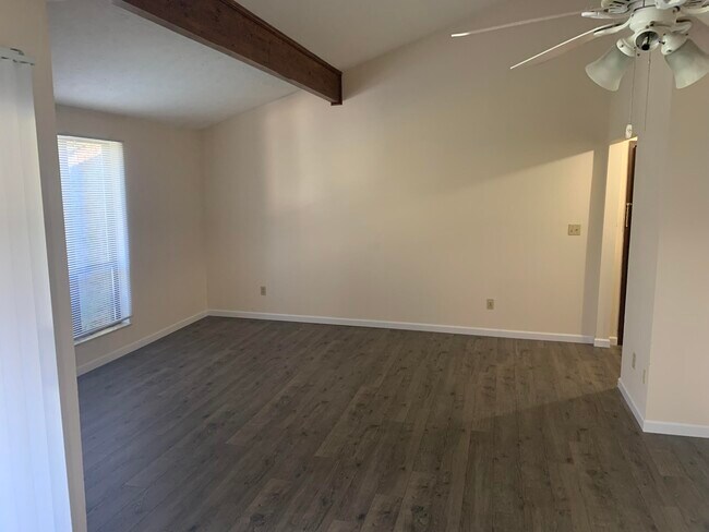 Building Photo - 451 Westwood Dr