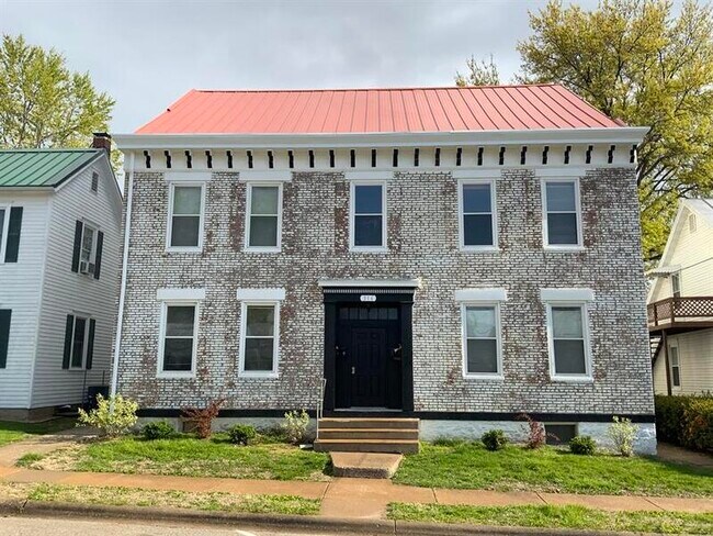 Building Photo - 316 W Mill St