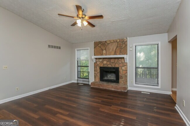 Foto del edificio - 5710 Deerfield Pl