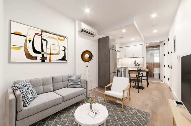 Foto del edificio - 1365 Nostrand Ave
