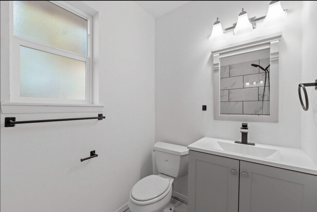 Foto del edificio - BEAUTIFUL HOME IN HOUSTON. MOVE IN READY!.