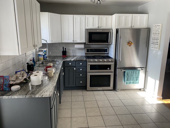 Kitchen w/appliances - 5065 Tubbs Rd