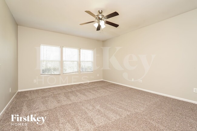 Building Photo - 409 Soaring St