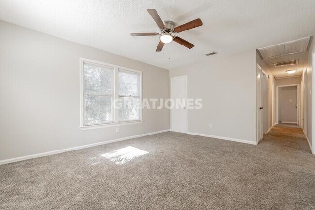 Building Photo - 3150 Lucius Rd