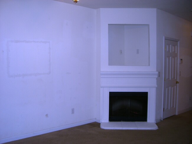 Building Photo - 196 Brookview Dr