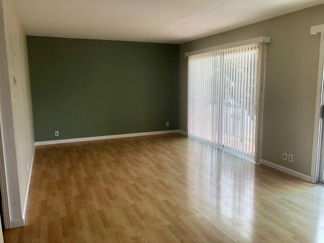 Livingroom - 1591 Dolores St