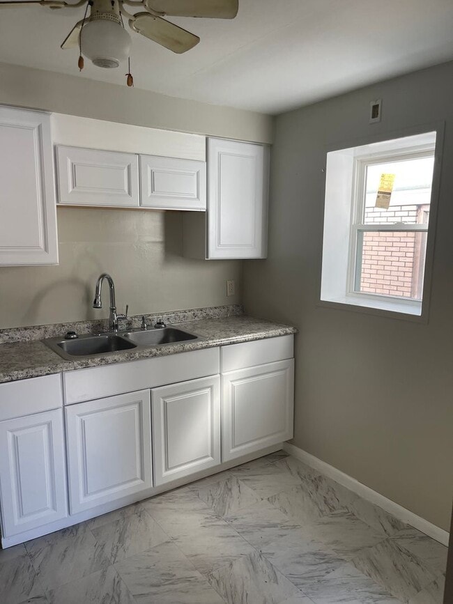 Foto del edificio - 1034 Chelton Ave