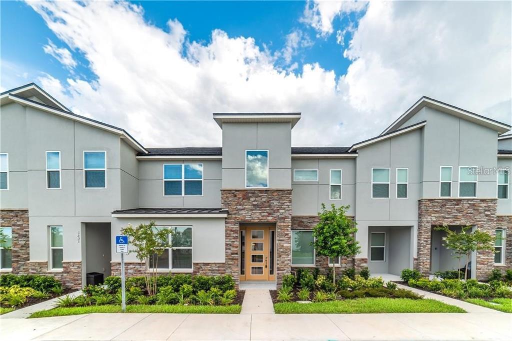 Foto principal - 1529 Carey Palm Cir