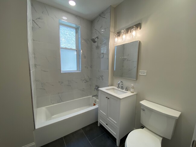 Bathroom - 4253 N Sawyer Ave