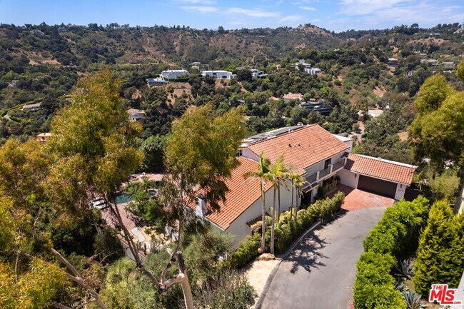Foto del edificio - 9714 Oak Pass Rd