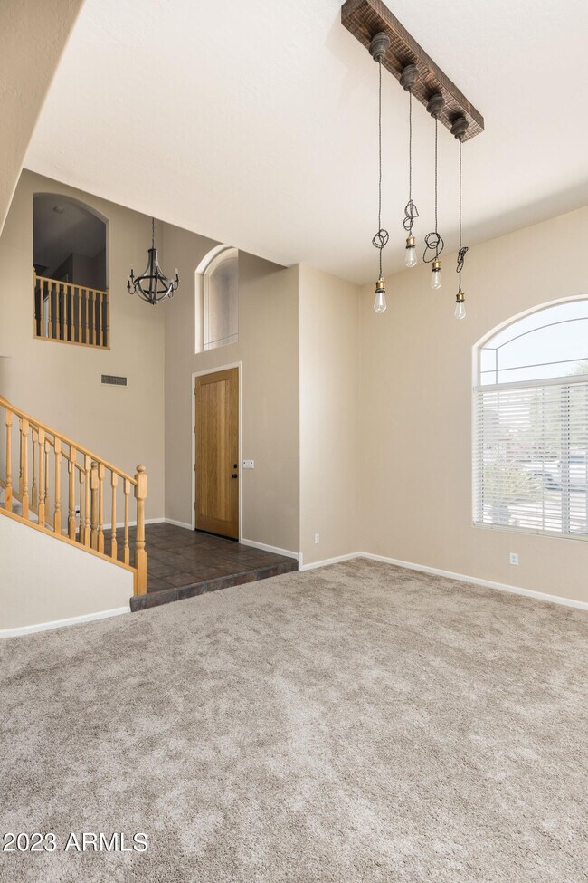 Foto del edificio - 663 W Raven Dr