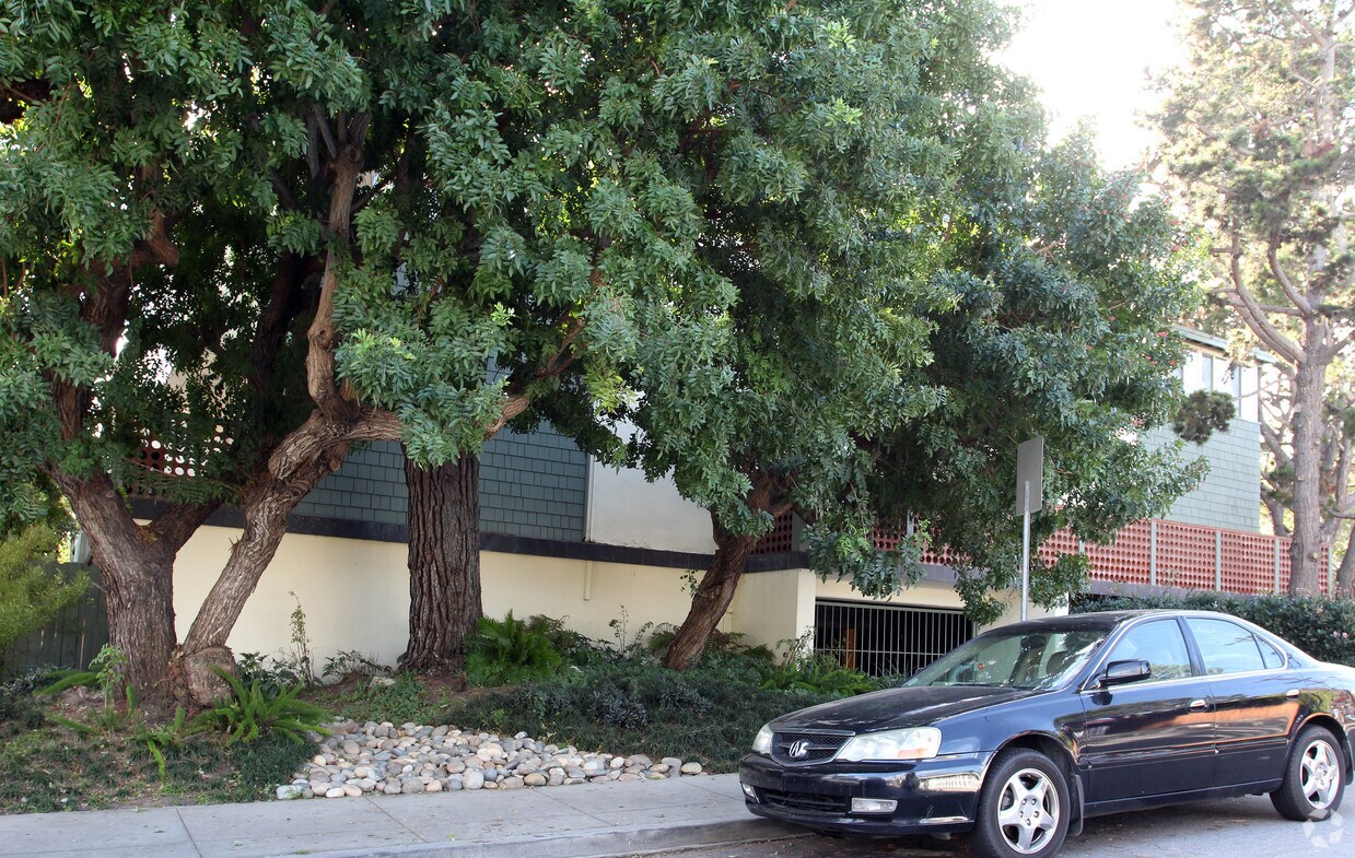 Building Photo - Redondo Terrace Townhouses