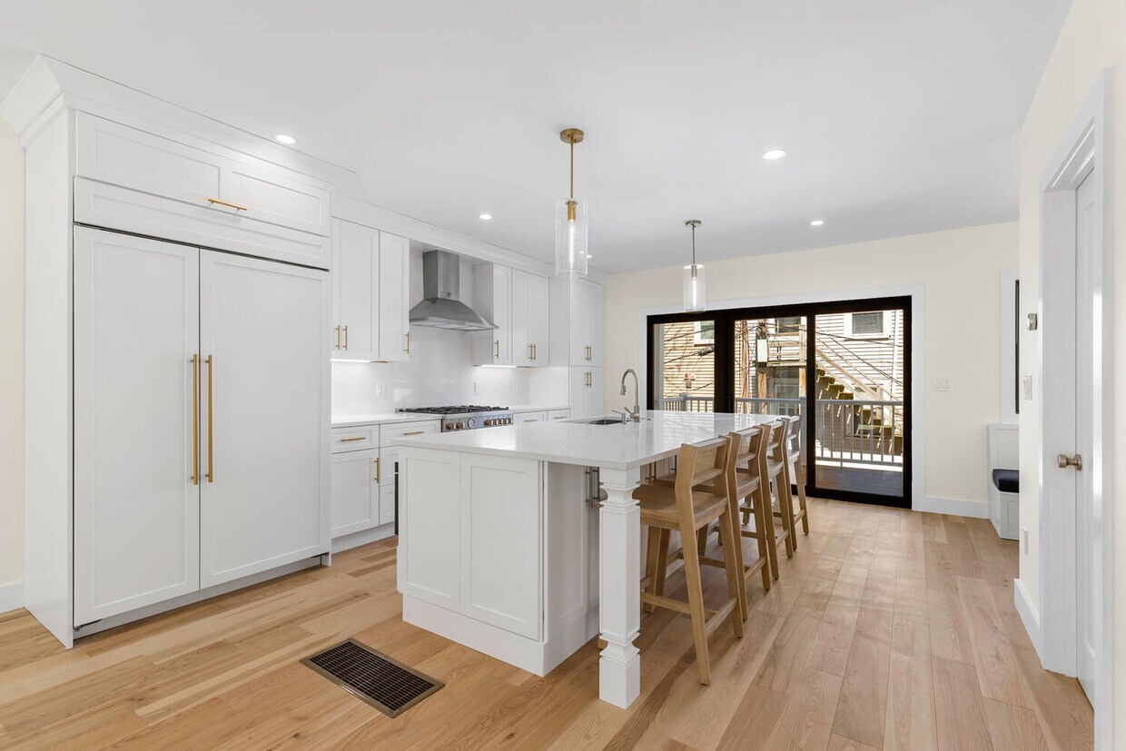 Primary Photo - 300 W 3rd St