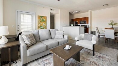 Building Photo - 901 Lakeside Cir