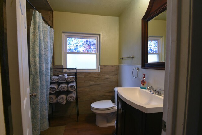 Building Photo - 427 Pelican Ave