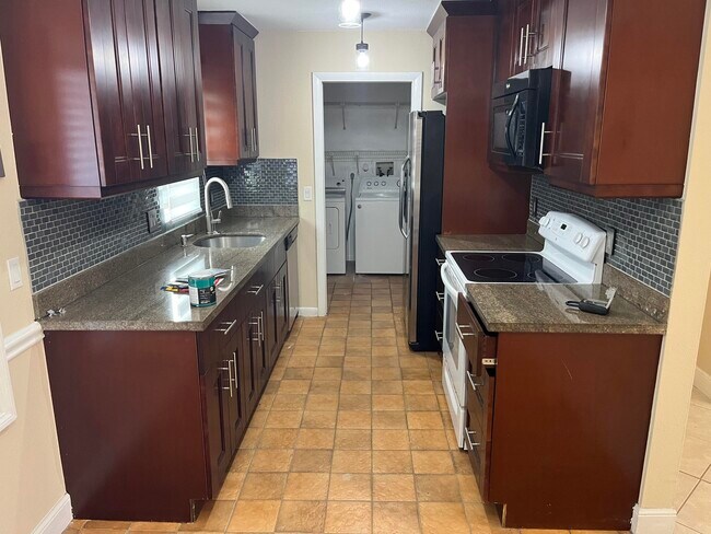 Foto del edificio - 3864 92nd Ln N