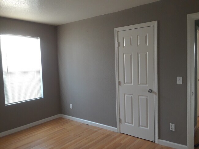 Foto del edificio - 1516 Redwood St