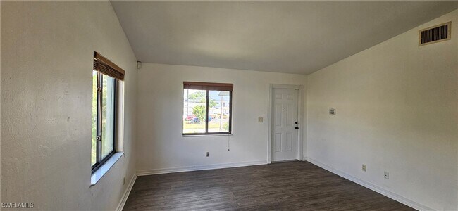 Building Photo - 4904 Vincennes Ct