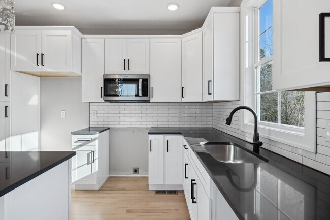 Foto del edificio - 2111 Chadwell Retreat Dr