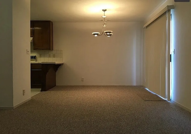 Foto del edificio - 1129 Cedar Creek Dr