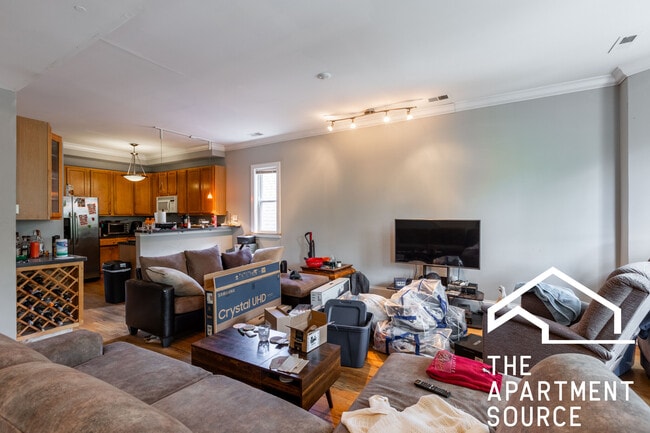 Photo - 1314 W Roscoe St Apartment