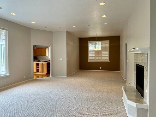 Foto del edificio - Spacious, Well-Appointed home in a Highly Desirable Location!