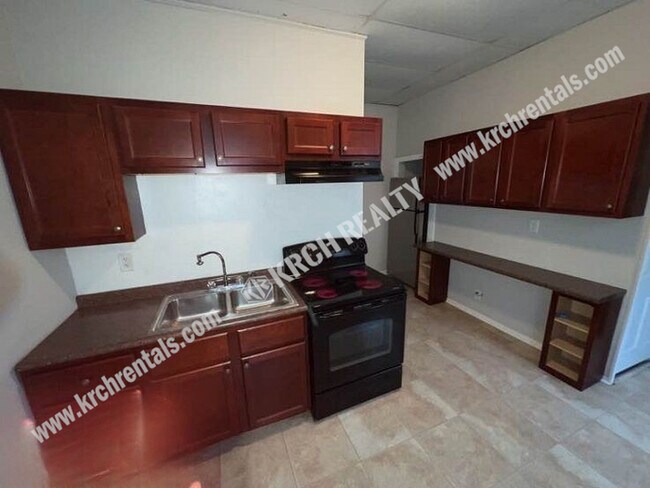 Building Photo - 1-Bedroom Brick Home in Mount Pleasant Nei...
