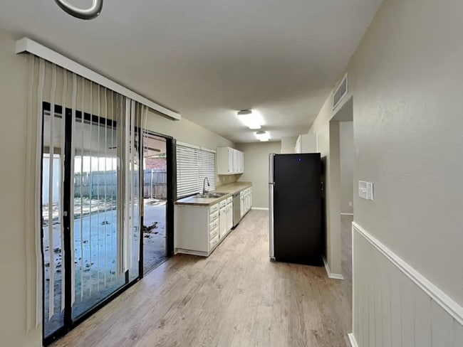 Photo - 1678 Fairmont Dr House