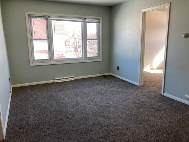 Building Photo - 17 N 62nd Ave W