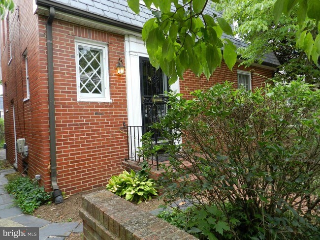 Building Photo - 1311 Franklin St