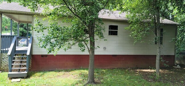 Building Photo - 1820 Tillery St NE