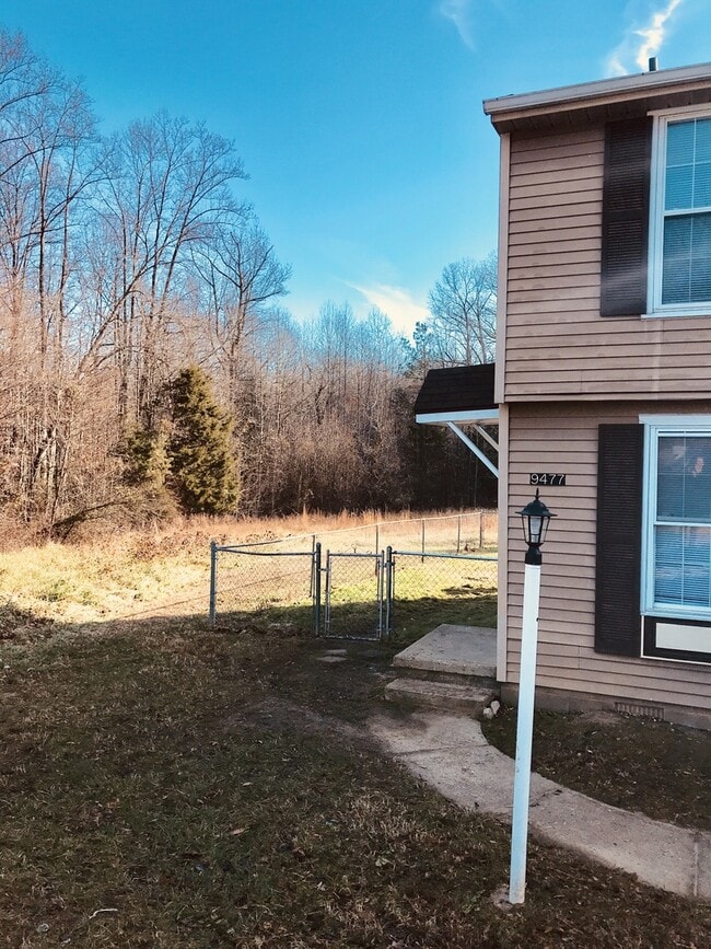 Building Photo - King George Spacious 2 Bedroom End Unit Townhouse