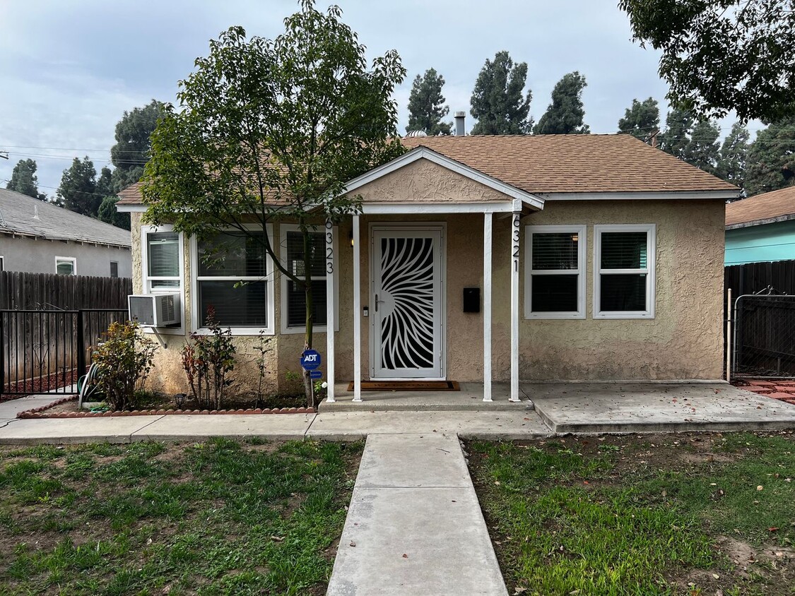 Primary Photo - 2 Bedroom 1 Bath Remodeled House for Rent ...
