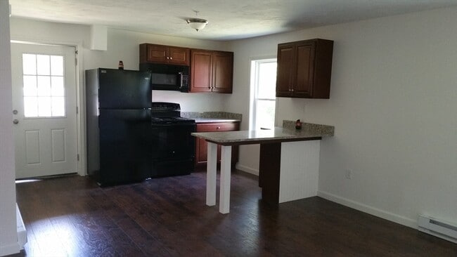 Building Photo - 10 Sutton Rd