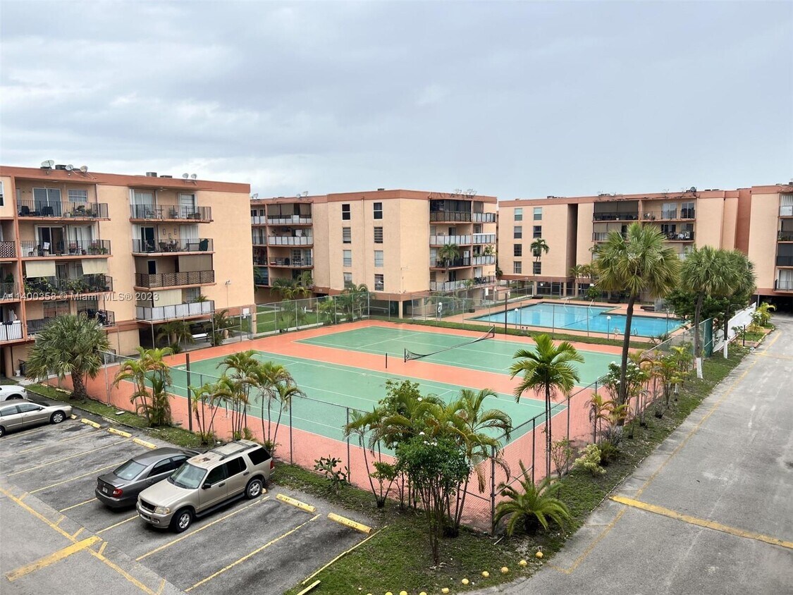 1990 W 56th St Unit 1305, Hialeah, FL 33012 Condo for Rent in Hialeah