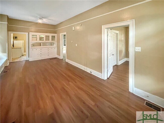 Building Photo - 610 W 38th St